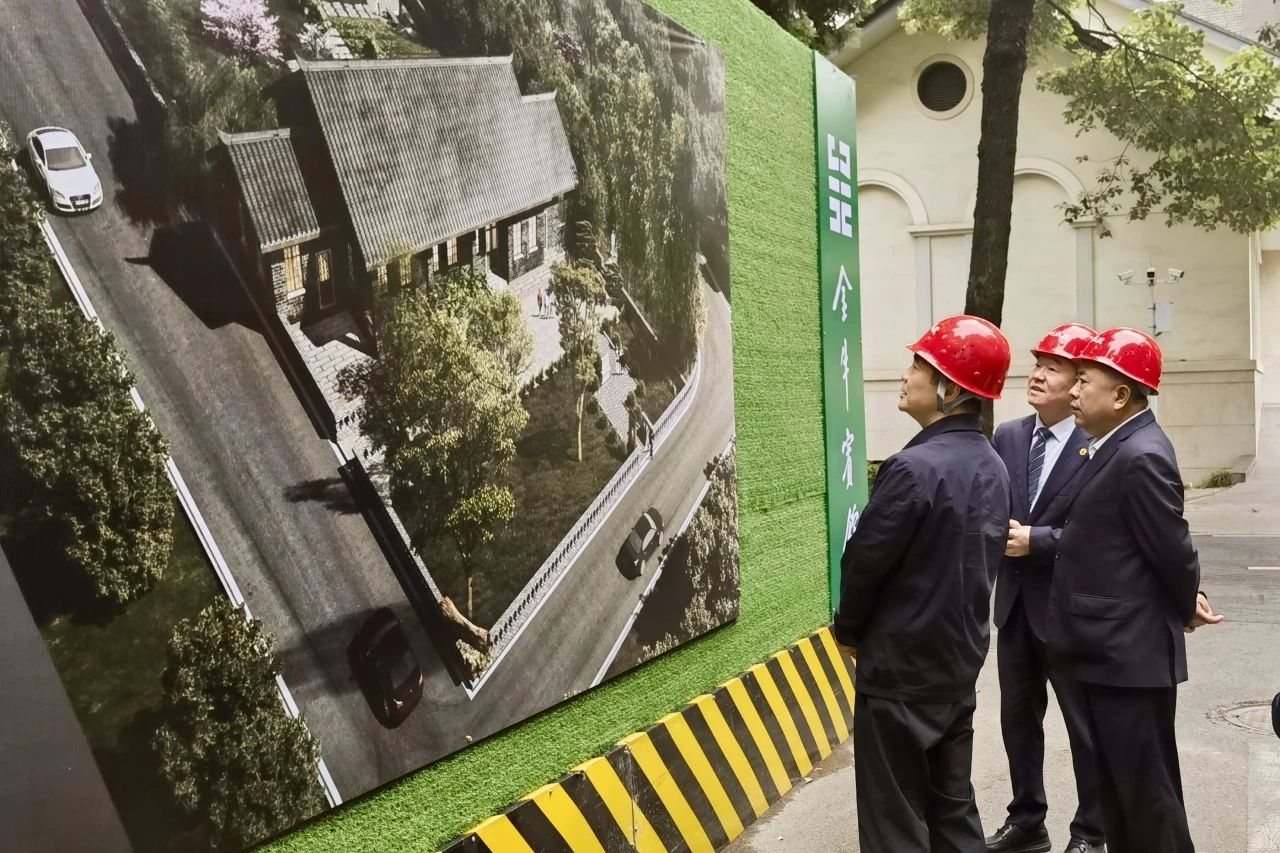 省尊龙凯时集团党委书记、董事长游勇到金牛宾馆调研张大千旧居保护修缮及环境整治工作